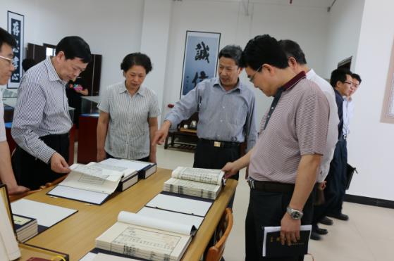 市属高校党委书记中心组成员来校考察交流