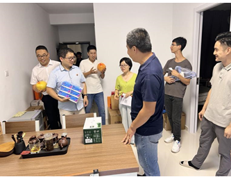 温情关怀暖人心ￜ福州理工学院领导走访教职工公寓看望住校教职工