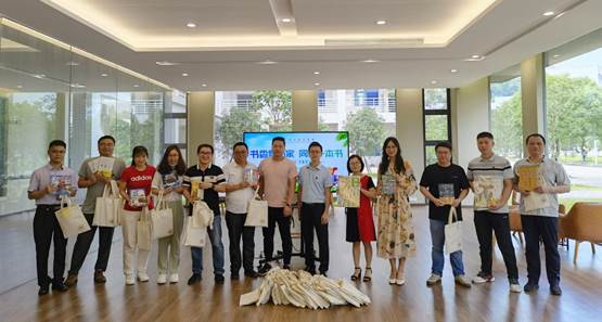 书香飘万家 同读一本书---福州理工学院教职工六一亲子阅读活动