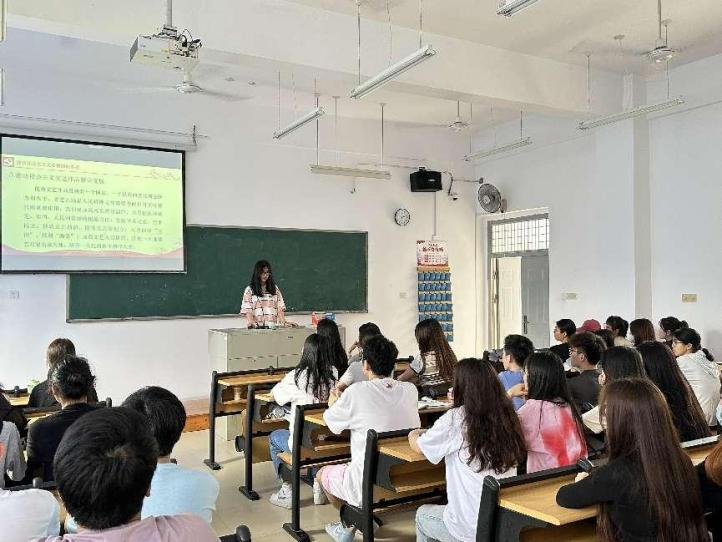 主题教育|商学院学生第一党支部开展学习贯彻习近平新时代中国特色社会主义思想主题教育读书会