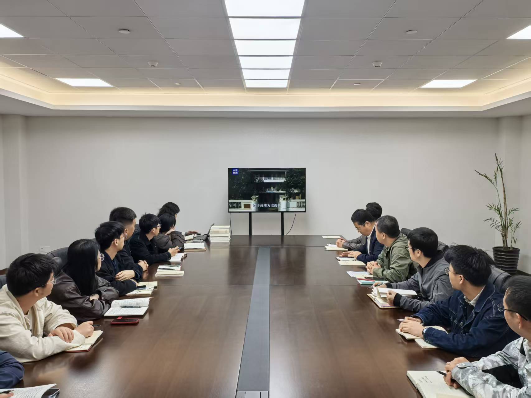 校领导讲授树立和践行正确政绩观学习教育专题党课